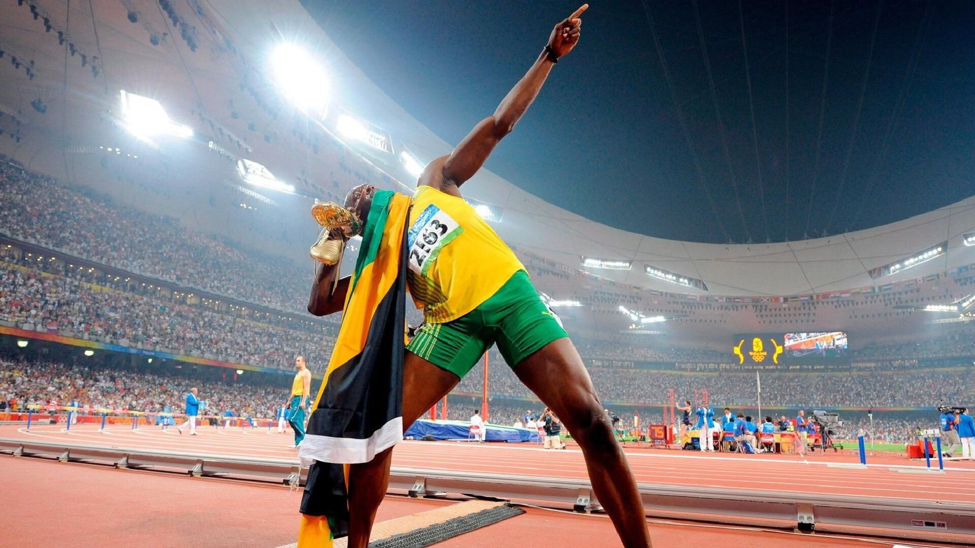 莱万多夫斯基意外战胜MAD，战术调整引爆全场！全场沸腾不已